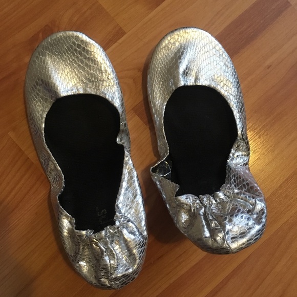 CitySlips Silver Foldable Ballerina Flats - Picture 4 of 12